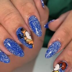 Reflective glitter cobalt Garfield nails